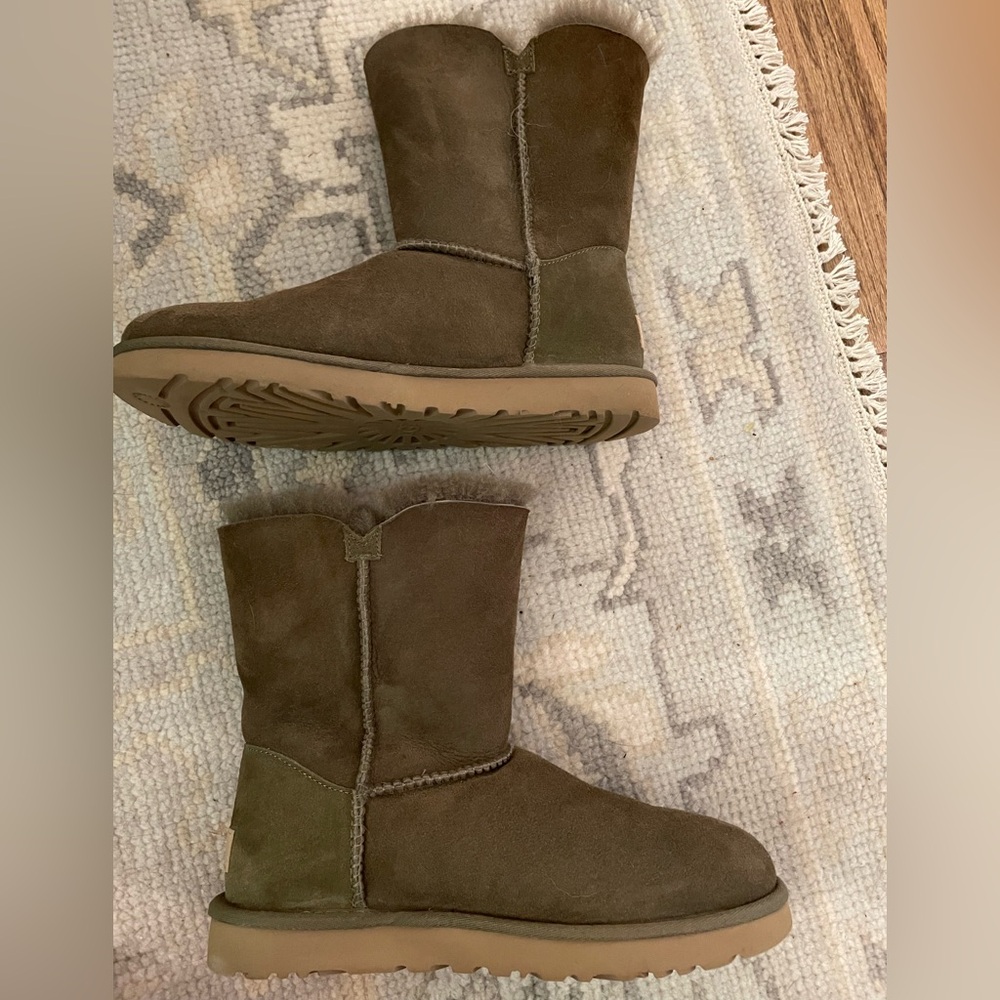 Ugg Bailey Side Zip Short Boots